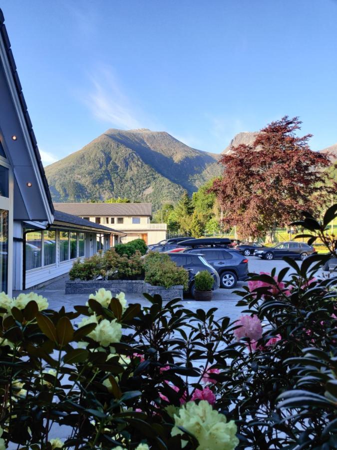 Rosendal Fjordhotel Exterior photo